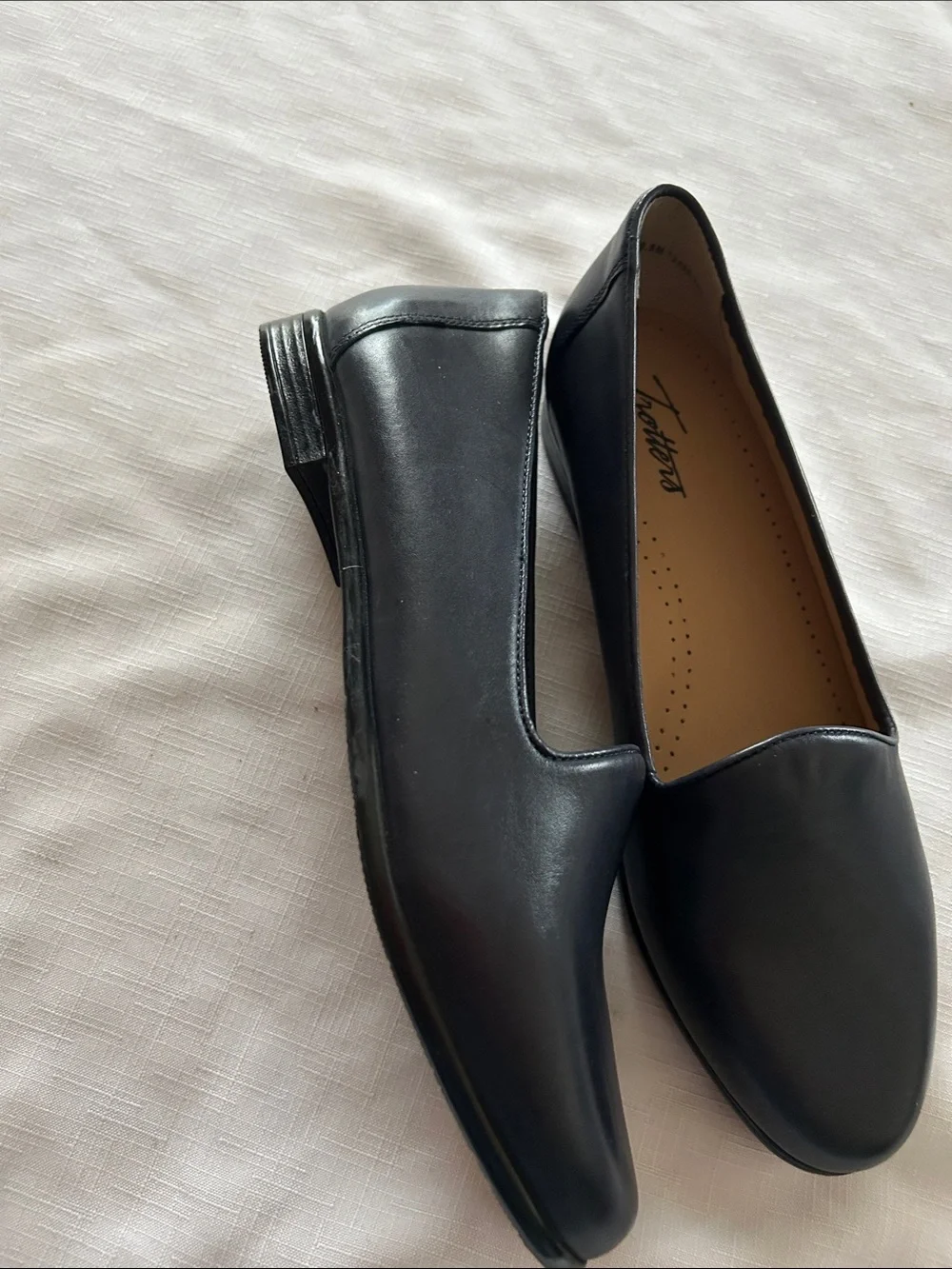 Trotters Women's Navy Blue Leather Slip-On Loafers